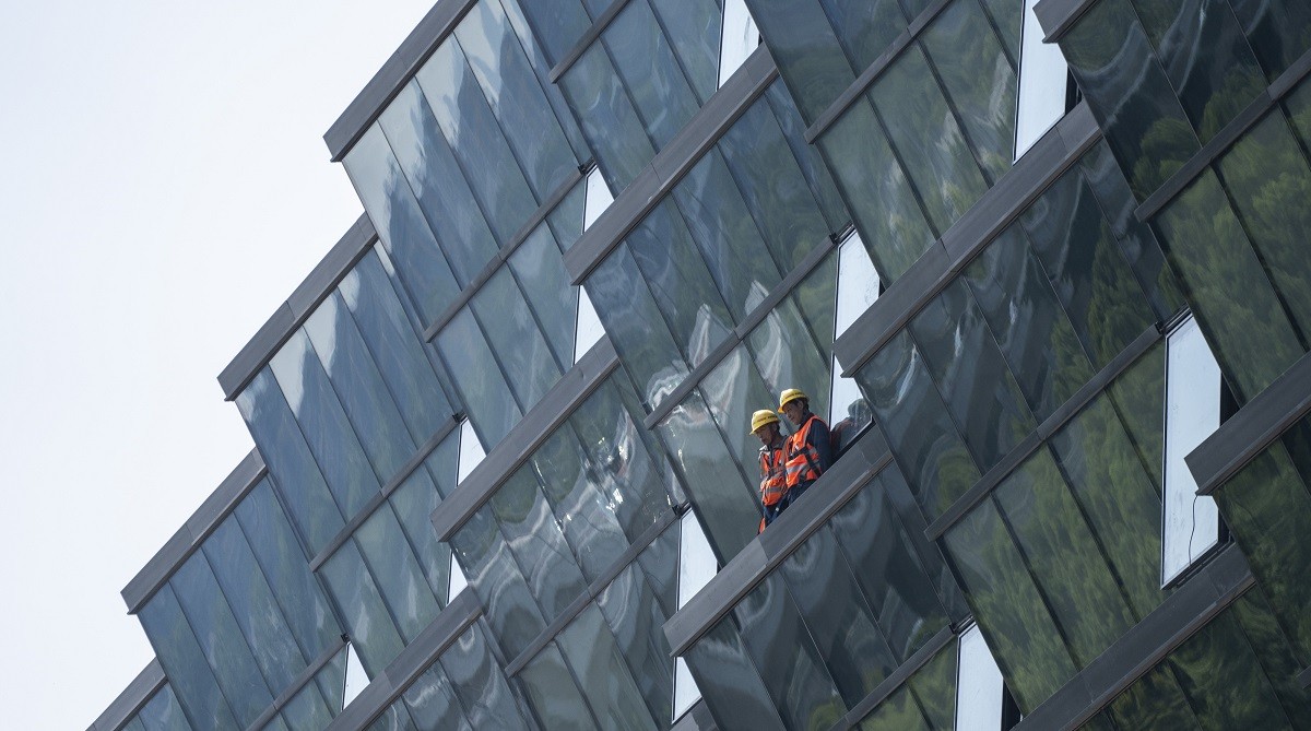 Parsing China's economy by looking through where glass prices slide